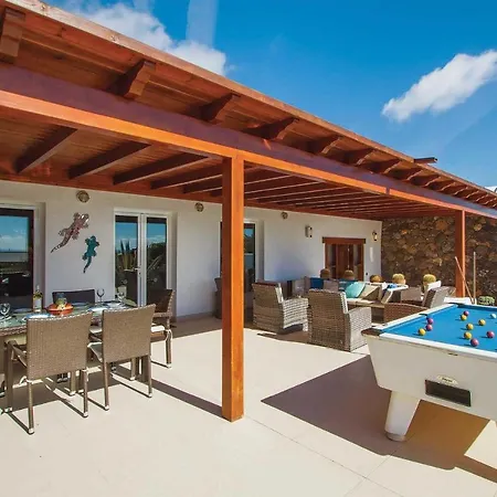 Vila Puerto Del Carmen Sleeps 8 Pool Air Con Wifi Puerto del Carmen (Lanzarote)