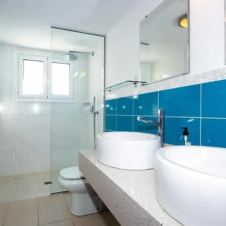 Puerto Del Carmen Sleeps 8 Pool Air Con Wifi Vila